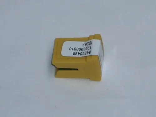 Gelbes Kunststoffteil mit etiketierten Nummern, das möglicherweise für Daikin Produkte bestimmt ist. Hinweise auf Stecker oder Anschluss sind sichtbar.